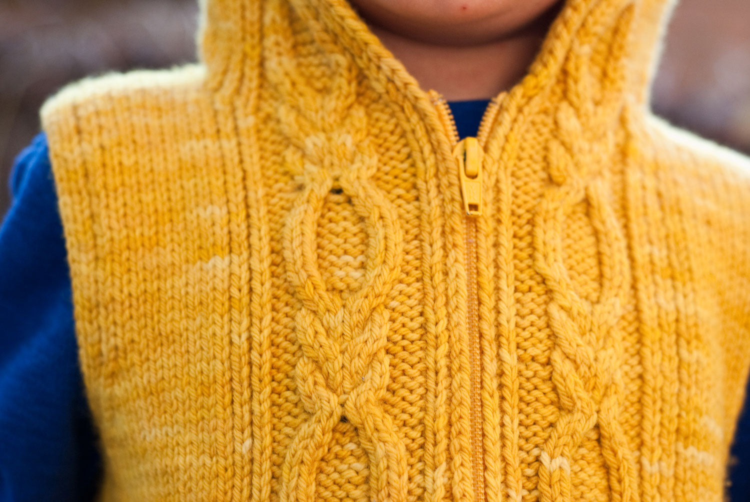 Autumn Hike kid's hoodie front cable detail