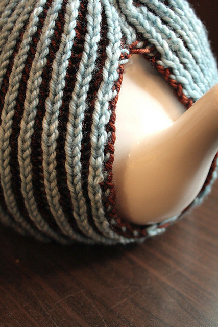 Cinnamon Brioche Tea Cozy Knitting Kit