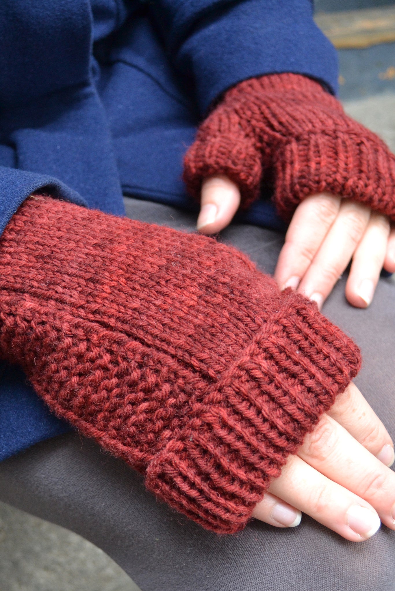 Mozi fingerless mittens