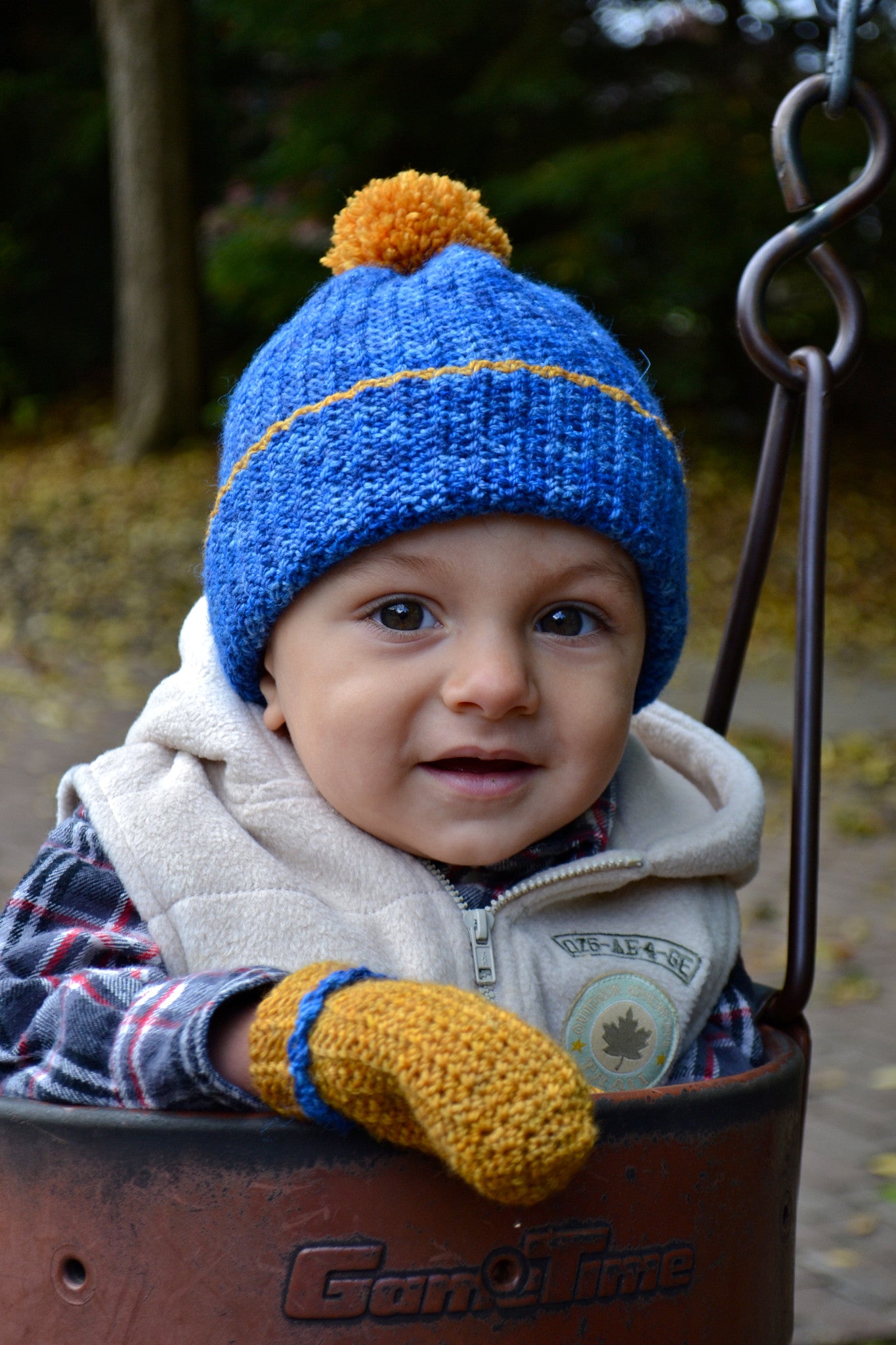 Petit Henri crochet hat and mitts set