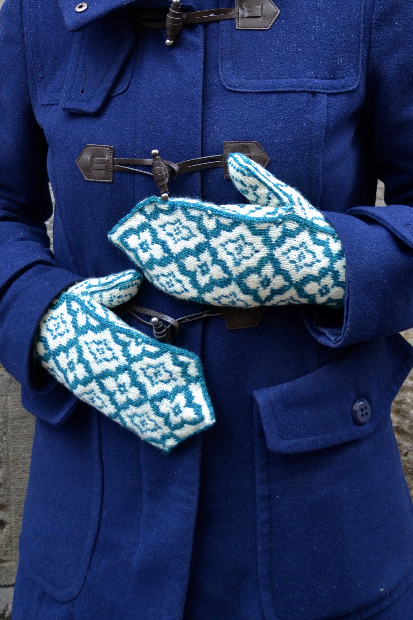 Quatrefoil mittens